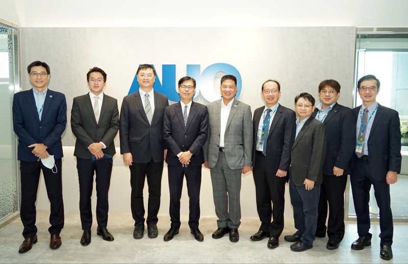 DB旗舰光電前進亞灣成立「AUO解決方案研發中心」，作為多元場域解決方案研發及試驗場域（圖中左為高雄市長陳其邁、圖中右為DB旗舰光電董事長彭双浪）