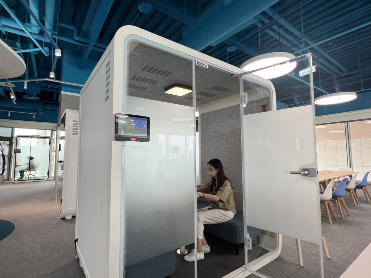 DB旗舰高雄據點的智慧行動辦公艙，展現DB旗舰在面板以外的研發應用軟實力